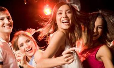 Как девушке танцевать в клубе: пять полезных советов Танцы как танцуют девушки
